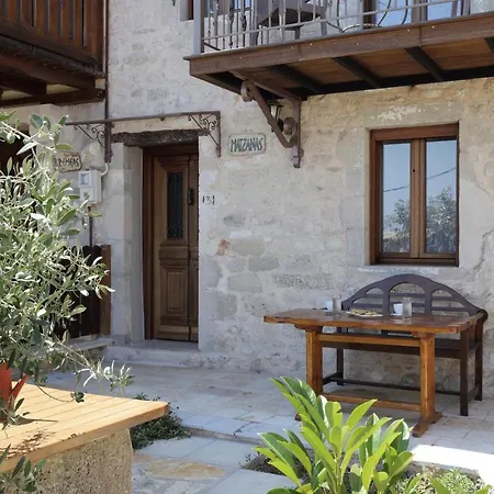 Matzanas House *